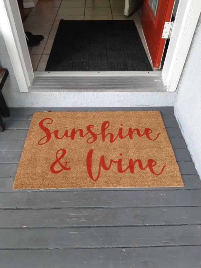 Sunshine And Wine Loft Otel Penticton Dış mekan fotoğraf